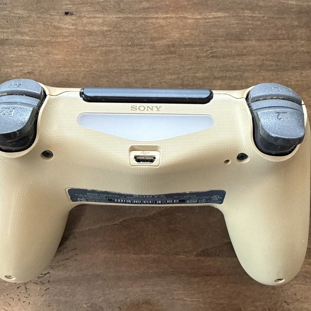 PlayStation 4 PS4 DualShock 4 Wireless Controller - Gold CUH-ZCT2U